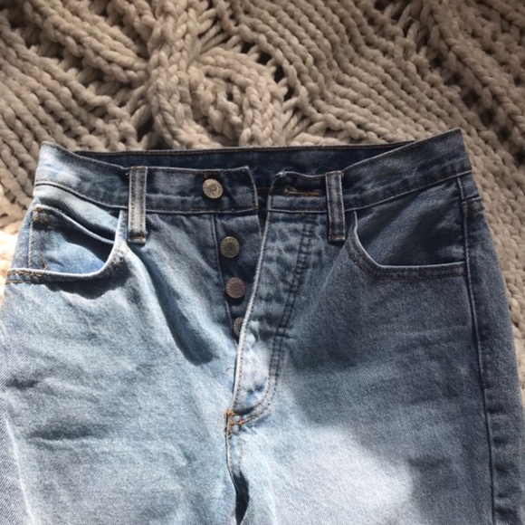 ❌❌SOLD❌❌ Brandy Melville Jane Light Wash Jeans - Picture 6 of 8